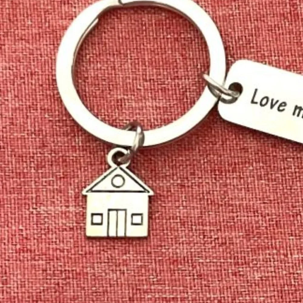 LOVE MAKES A HOUSE A HOME KEYCHAIN HOUSEWARMING